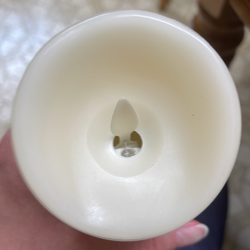 Wax LED Candle - Vanilla Scented - Picture 4 of 5